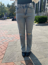 Load image into Gallery viewer, Straight Judy Blue Jeans